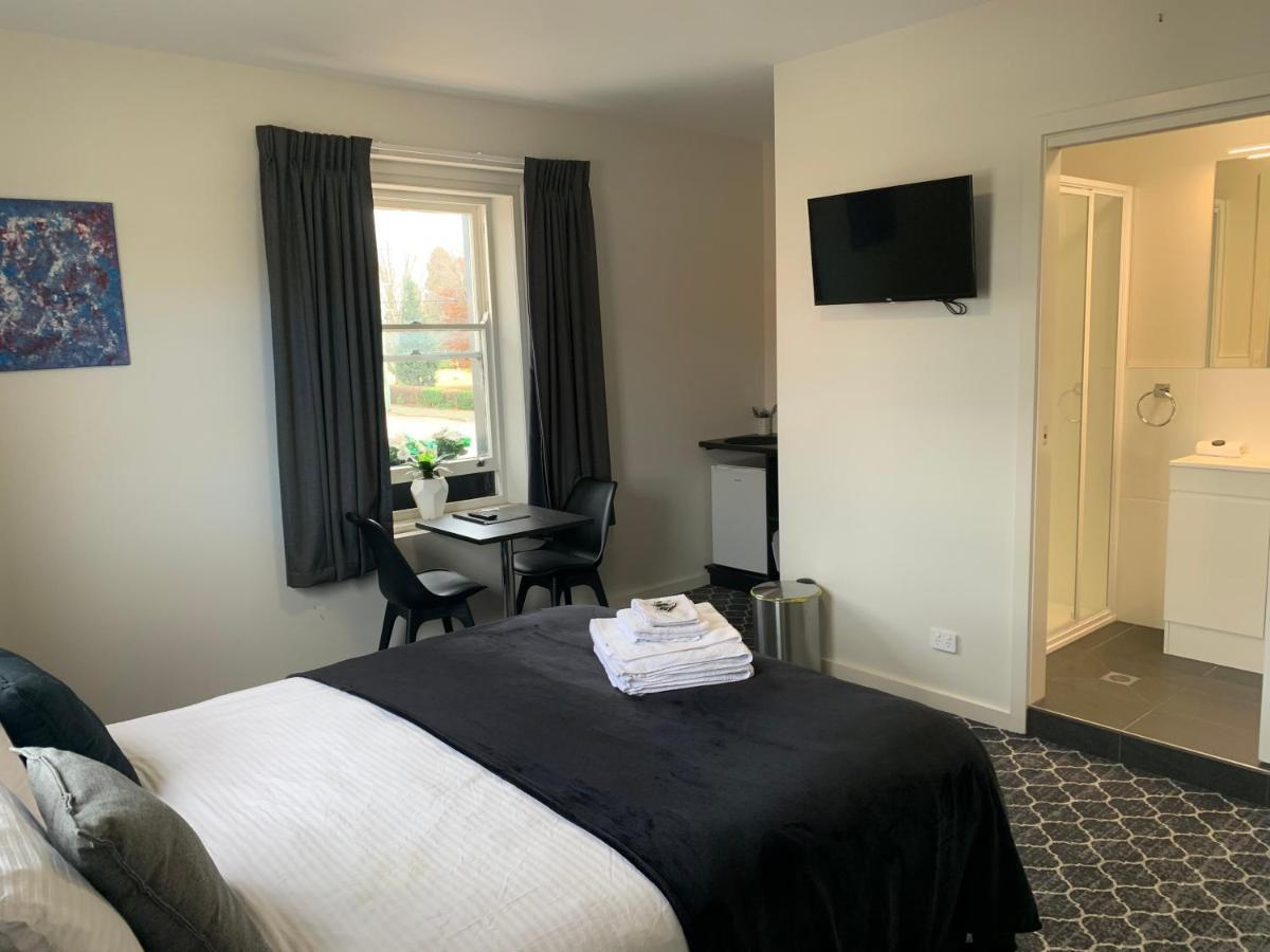 Queens Arms Hotel Longford Zewnętrze zdjęcie